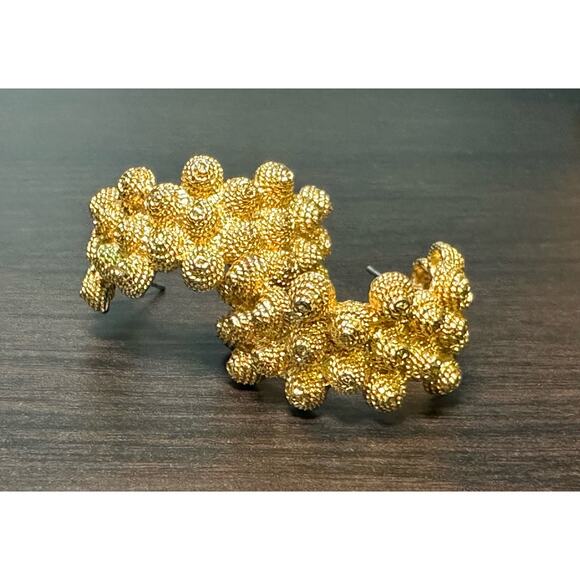 Vintage Avon Gold Tone Hazelnut Earrings - Picture 1 of 6